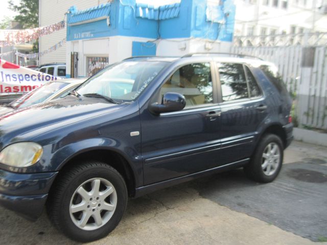 Mercedes-Benz M-Class 2001 photo 3
