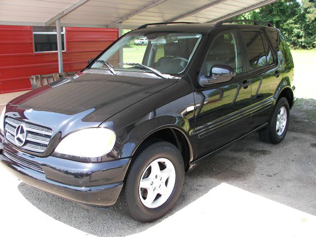 Mercedes-Benz M-Class AWD Wagon Automatic VERY NICE SUV