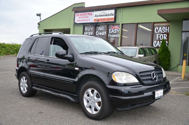 Mercedes-Benz M-Class 2001 photo 2