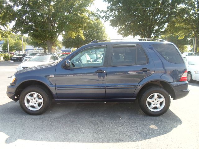 Mercedes-Benz M-Class AWD Wagon Automatic VERY NICE SUV