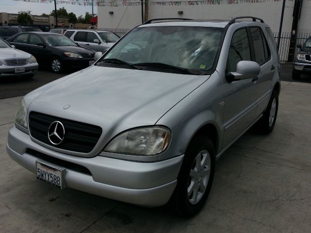 Mercedes-Benz M-Class 2001 photo 1