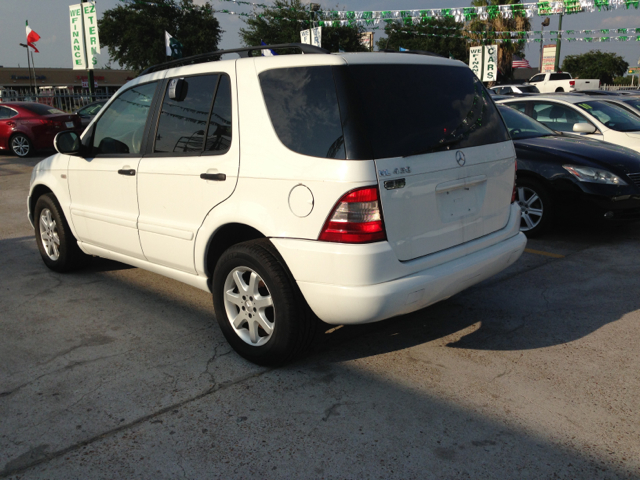 Mercedes-Benz M-Class 2001 photo 1