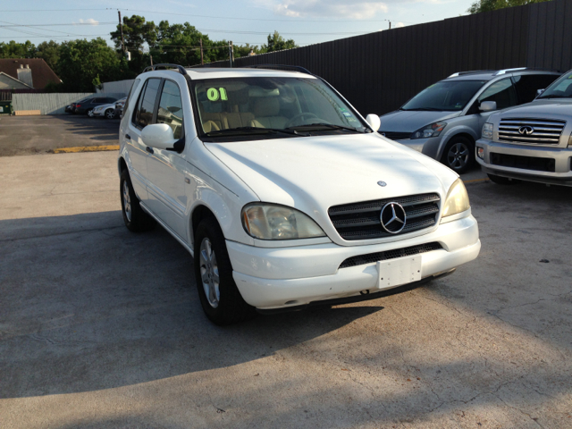 Mercedes-Benz M-Class 2001 photo 2