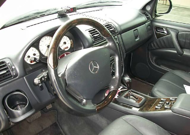 Mercedes-Benz M-Class 2.0L Premium AWD SUV
