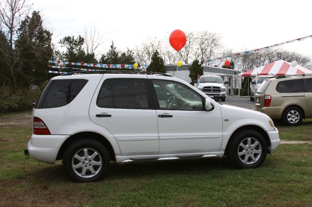 Mercedes-Benz M-Class 2001 photo 2