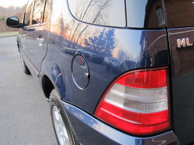 Mercedes-Benz M-Class 2001 photo 1