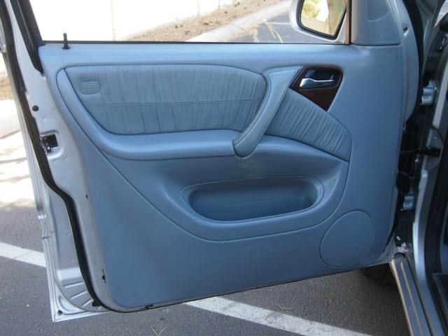 Mercedes-Benz M-Class 2002 photo 2