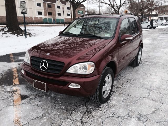 Mercedes-Benz M-Class AWD Wagon Automatic VERY NICE SUV