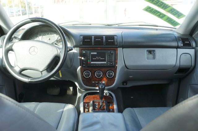 Mercedes-Benz M-Class 2002 photo 3