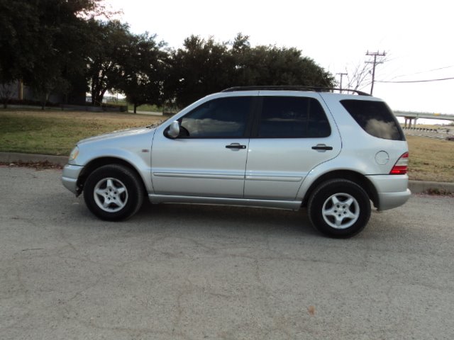 Mercedes-Benz M-Class 2002 photo 3