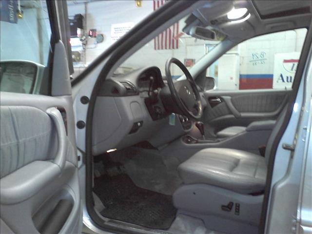 Mercedes-Benz M-Class 2002 photo 1