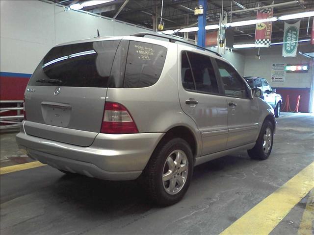 Mercedes-Benz M-Class 2002 photo 3