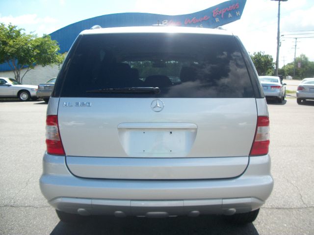 Mercedes-Benz M-Class AWD Wagon Automatic VERY NICE SUV