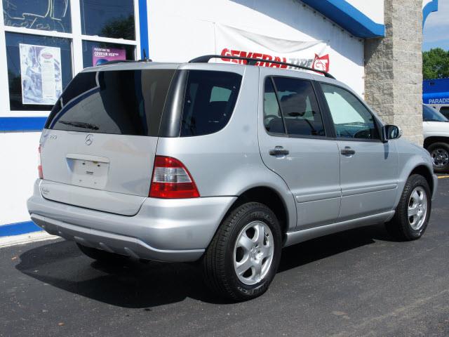Mercedes-Benz M-Class 2004 photo 2