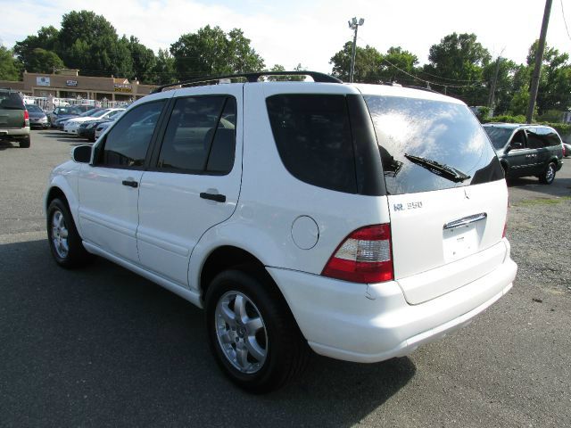 Mercedes-Benz M-Class 2005 photo 1