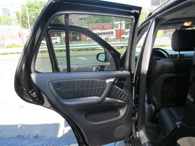 Mercedes-Benz M-Class 2005 photo 33