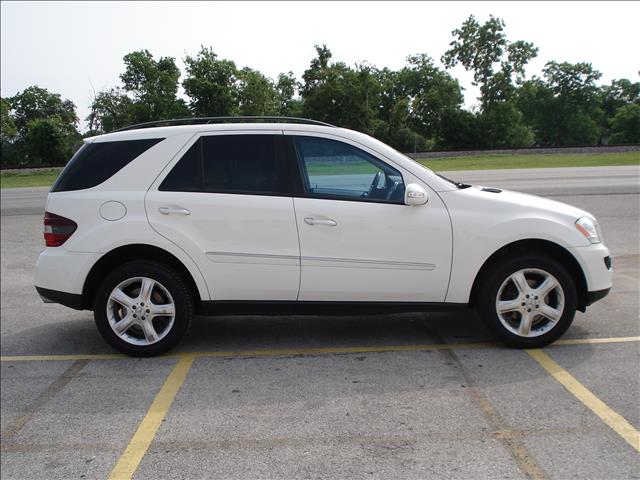 Mercedes-Benz M-Class 2006 photo 2