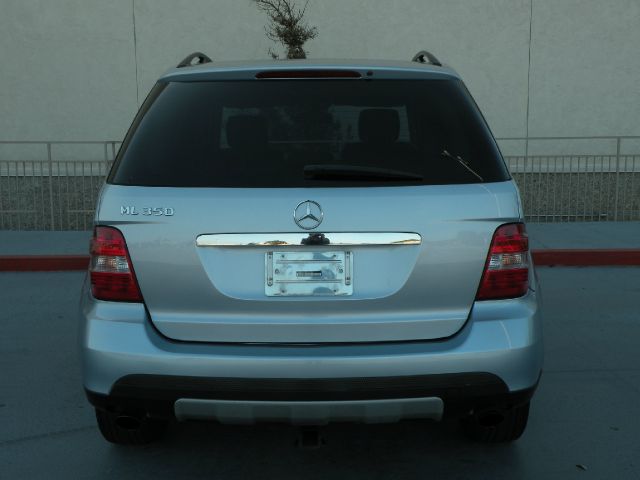 Mercedes-Benz M-Class 2006 photo 2