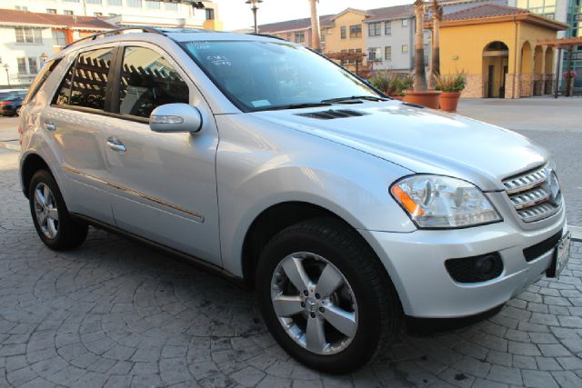 Mercedes-Benz M-Class 2006 photo 2