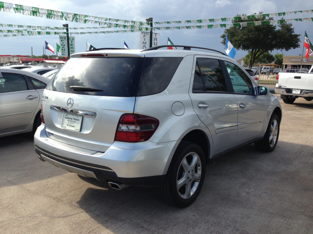 Mercedes-Benz M-Class 2006 photo 2