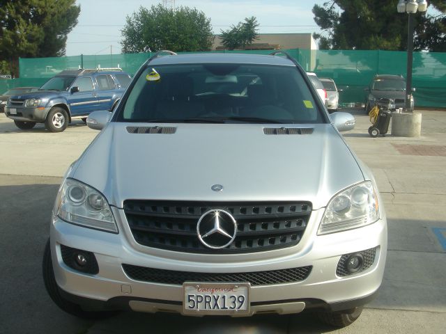 Mercedes-Benz M-Class 2006 photo 2