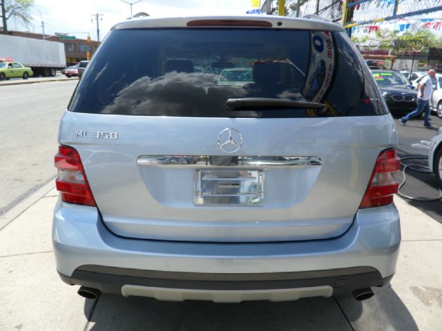 Mercedes-Benz M-Class 2006 photo 2