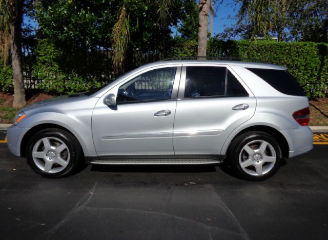 Mercedes-Benz M-Class Leather Sunroof Navigation DVD Qd Bose C2 SUV