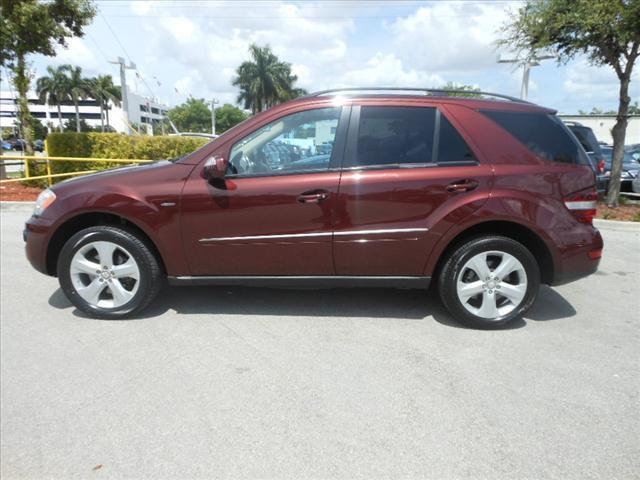 Mercedes-Benz M-Class AWD Wagon Automatic VERY NICE SUV