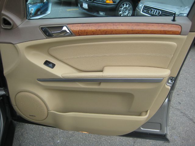 Mercedes-Benz M-Class 2009 photo 50