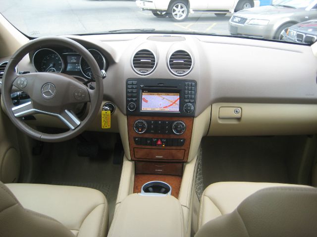 Mercedes-Benz M-Class 2009 photo 57