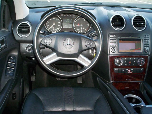 Mercedes-Benz M-Class 2010 photo 18