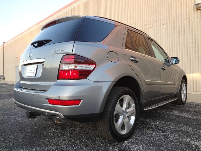 Mercedes-Benz M-Class 2010 photo 17