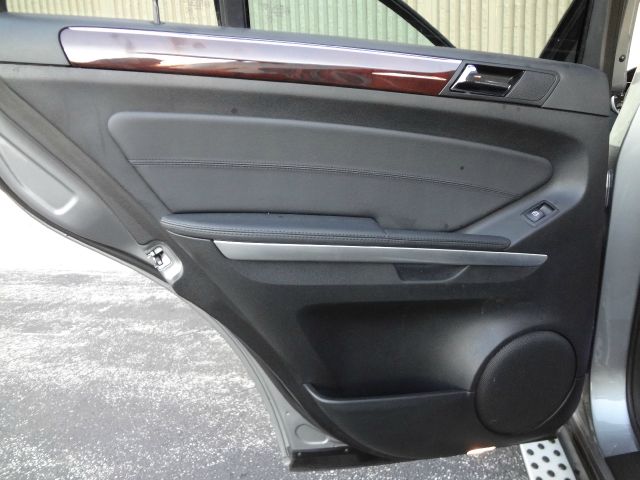 Mercedes-Benz M-Class 2010 photo 38