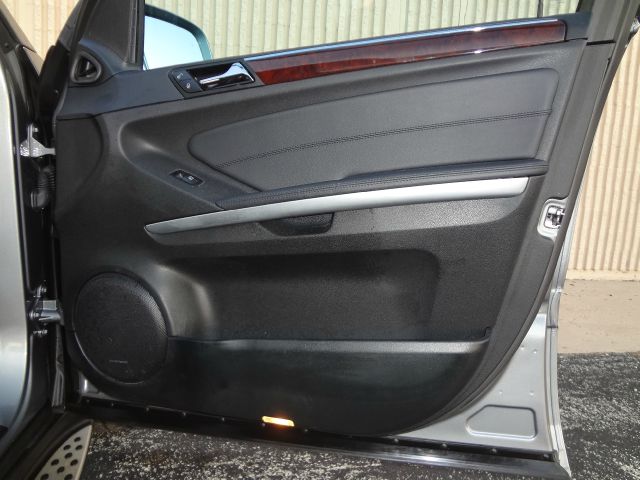 Mercedes-Benz M-Class 2010 photo 40