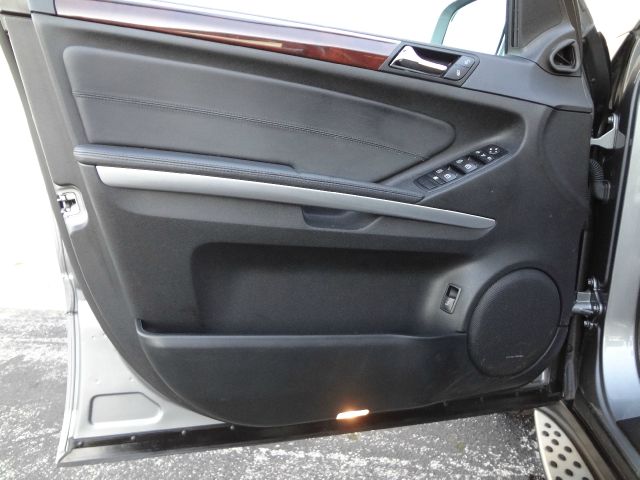 Mercedes-Benz M-Class 2010 photo 52