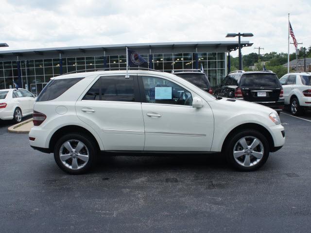 Mercedes-Benz M-Class 2010 photo 3