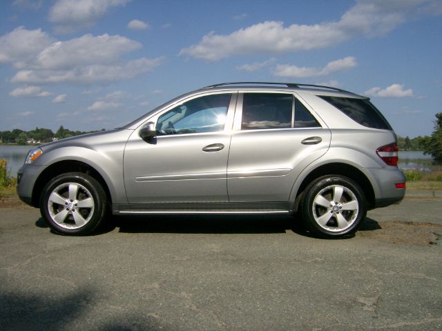 Mercedes-Benz M-Class 2010 photo 1