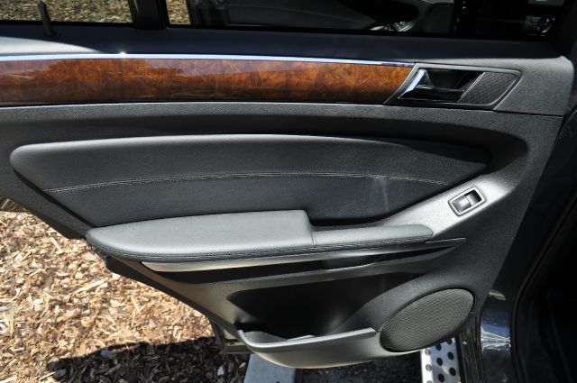 Mercedes-Benz M-Class 2010 photo 1