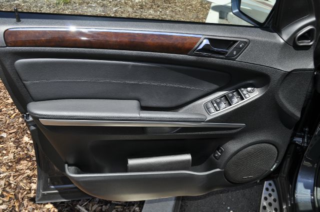 Mercedes-Benz M-Class 2010 photo 3