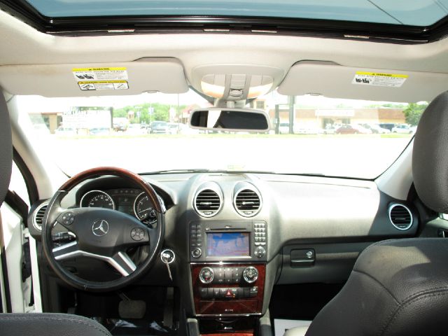 Mercedes-Benz M-Class 2010 photo 2