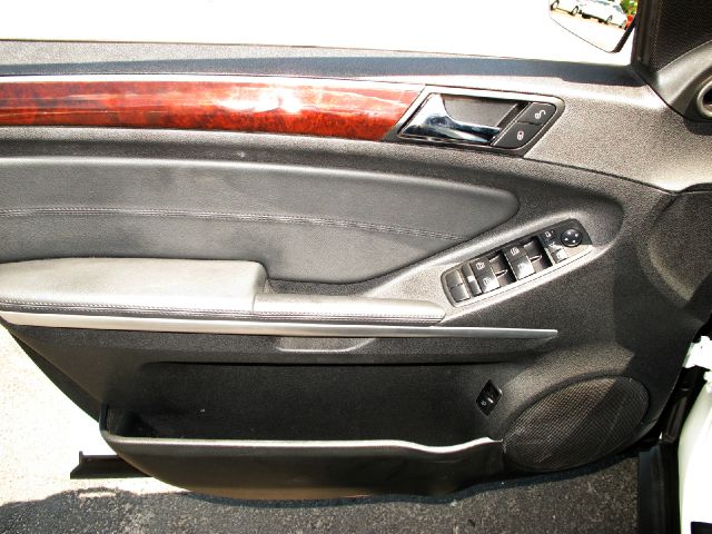 Mercedes-Benz M-Class 2010 photo 8
