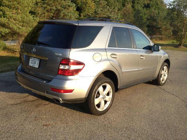 Mercedes-Benz M-Class 2010 photo 2