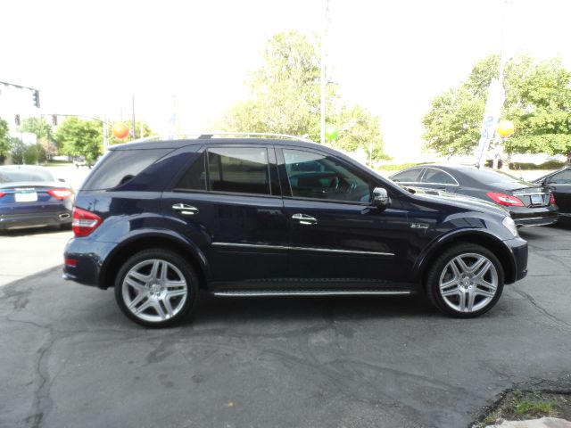 Mercedes-Benz M-Class 2011 photo 2