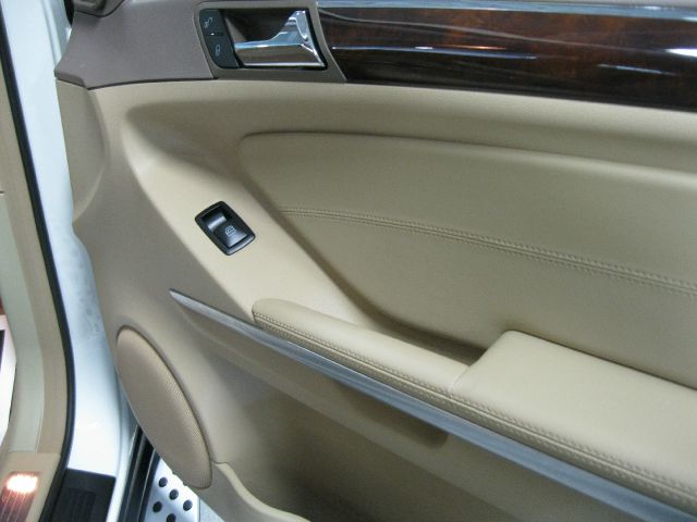 Mercedes-Benz M-Class 2011 photo 0