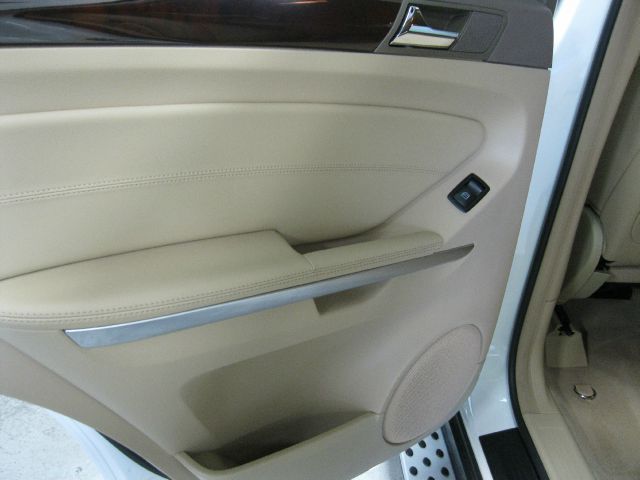 Mercedes-Benz M-Class 2011 photo 11