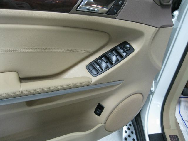 Mercedes-Benz M-Class 2011 photo 3
