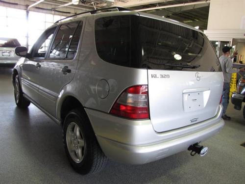 Mercedes-Benz M Class 2000 photo 3