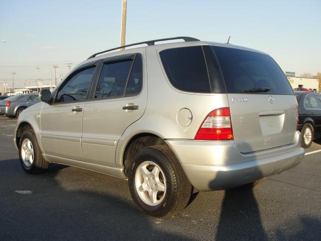 Mercedes-Benz M Class 2001 photo 2