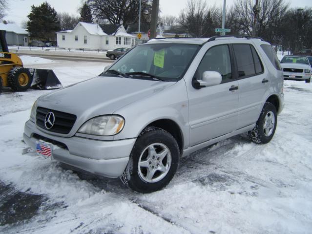 Mercedes-Benz M Class AWD Wagon Automatic VERY NICE Sport Utility