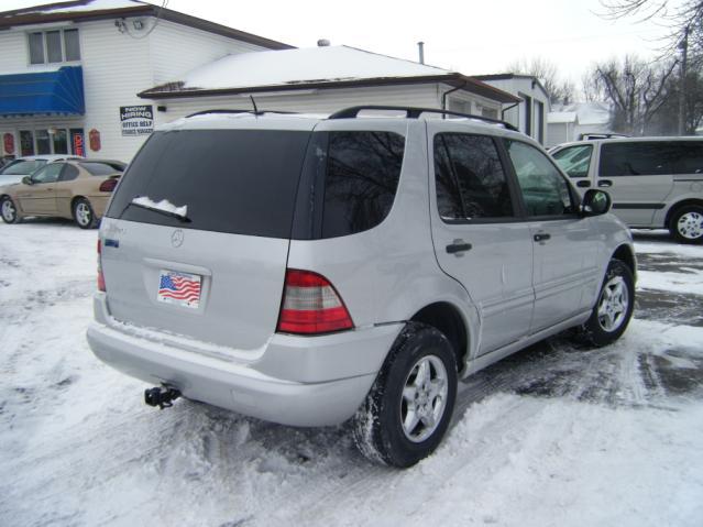 Mercedes-Benz M Class 2001 photo 1